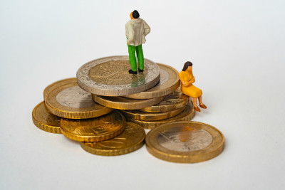 Зачем замораживают деньги